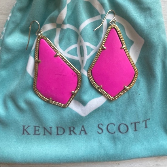 Kendra Scott Alexandra Gold Drop Earrings in Magenta Magnesite - Picture 2 of 4